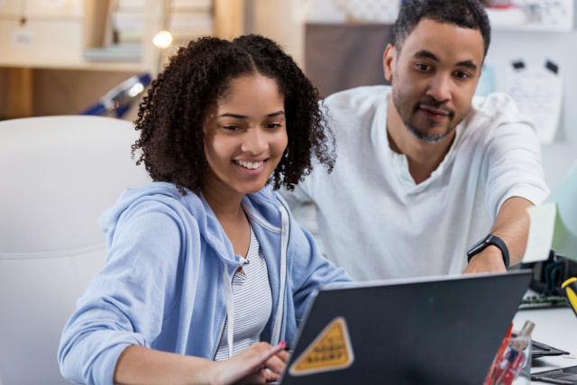 Digital Dilemmas: Help Students Avoid Risk and Reap the Benefits of Digital Citizenship