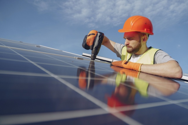 How to Teach a Lesson on Solar Energy in a High School Science Class